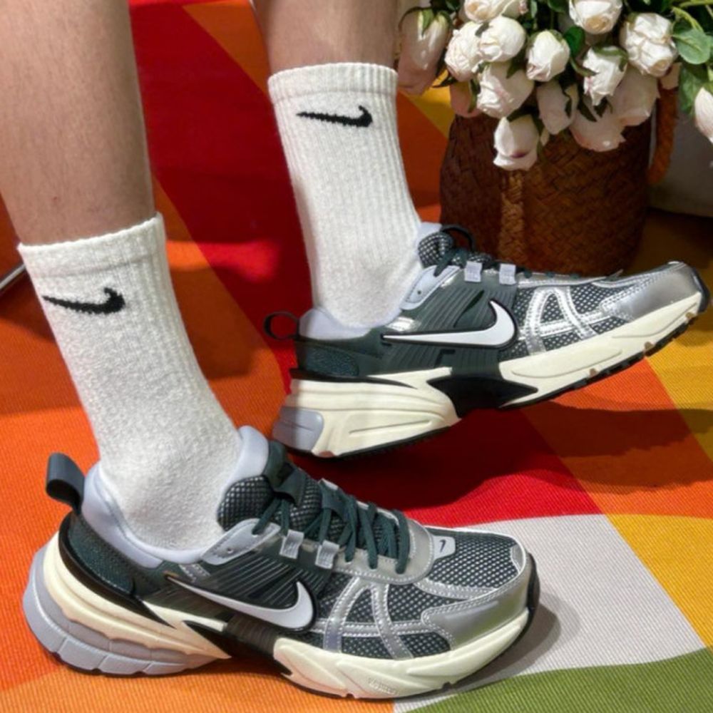 Мужские кроссовки Nike V2K Run - HJ4497-300 в интернет магазине